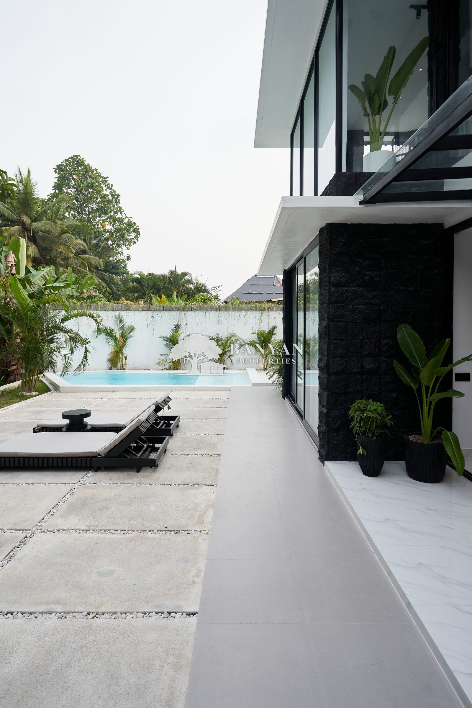 Sleek 2-Bedroom Contemporary Villa with Private Pool and Jungle Views — Jl. Tirta Tawar, Ubud — photo 25 of 26