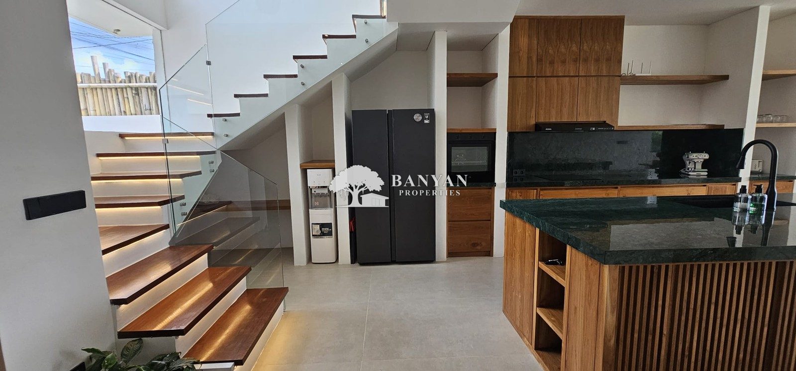 Villa Raptor - New 3 Bedroom Minimalist Luxury Villa in Singakerta