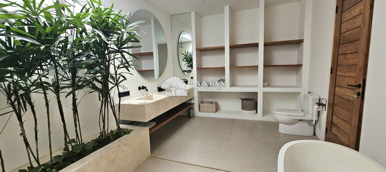 Villa Raptor - New 3 Bedroom Minimalist Luxury Villa in Singakerta — photo 10 of 37