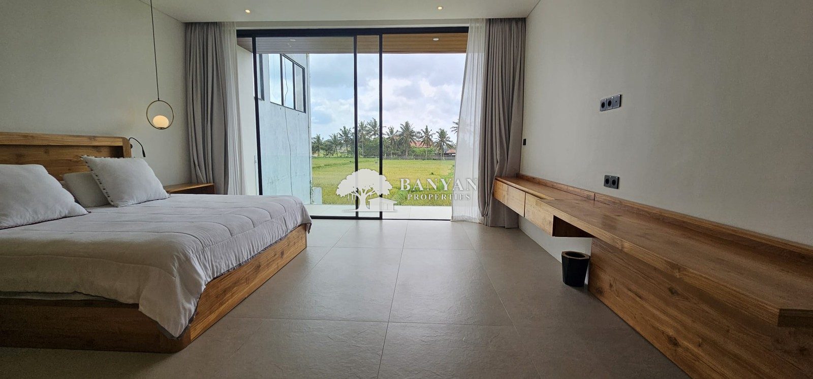 Villa Raptor - New 3 Bedroom Minimalist Luxury Villa in Singakerta — photo 11 of 37