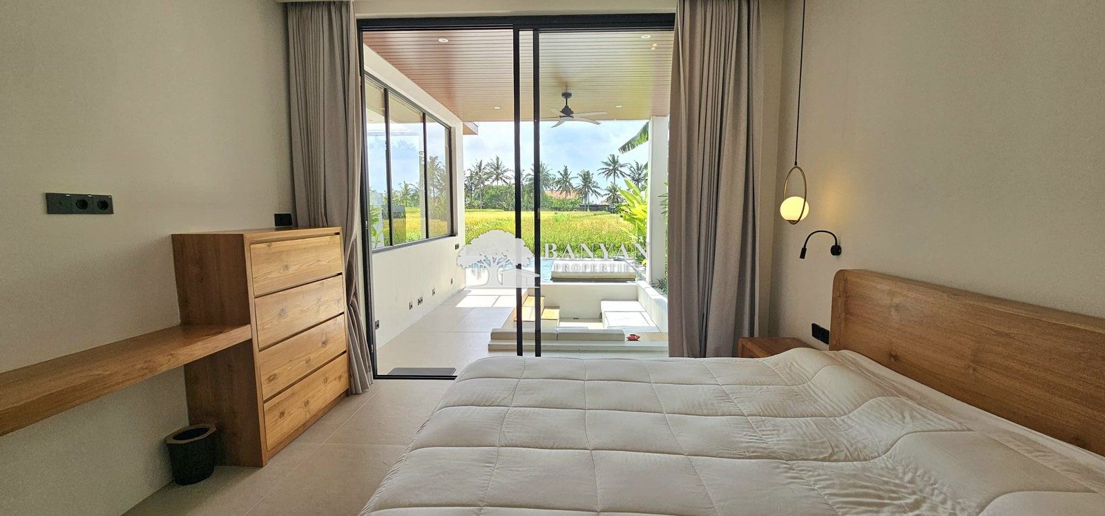 Villa Raptor - New 3 Bedroom Minimalist Luxury Villa in Singakerta — photo 13 of 37