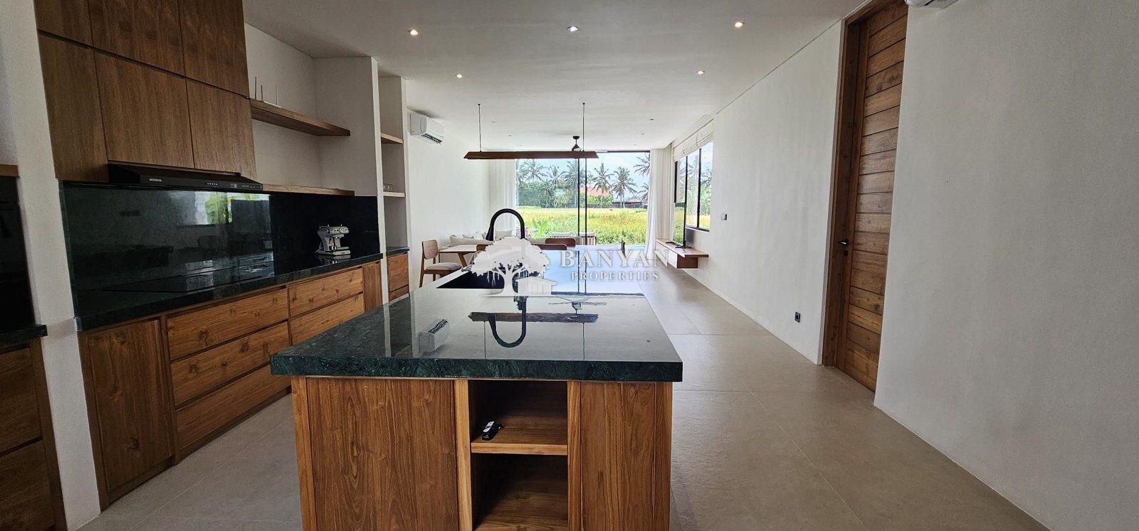 Villa Raptor - New 3 Bedroom Minimalist Luxury Villa in Singakerta — photo 16 of 37