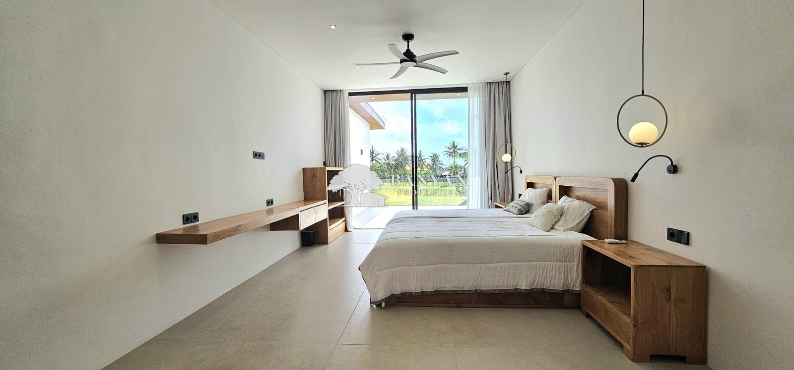 Villa Raptor - New 3 Bedroom Minimalist Luxury Villa in Singakerta — photo 17 of 37