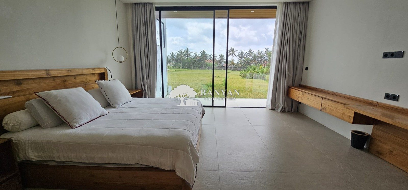 Villa Raptor - New 3 Bedroom Minimalist Luxury Villa in Singakerta — photo 19 of 37