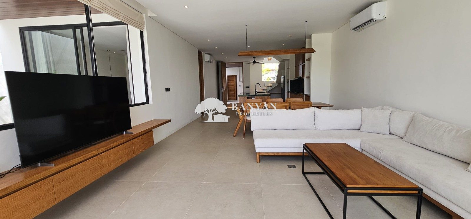 Villa Raptor - New 3 Bedroom Minimalist Luxury Villa in Singakerta — photo 20 of 37
