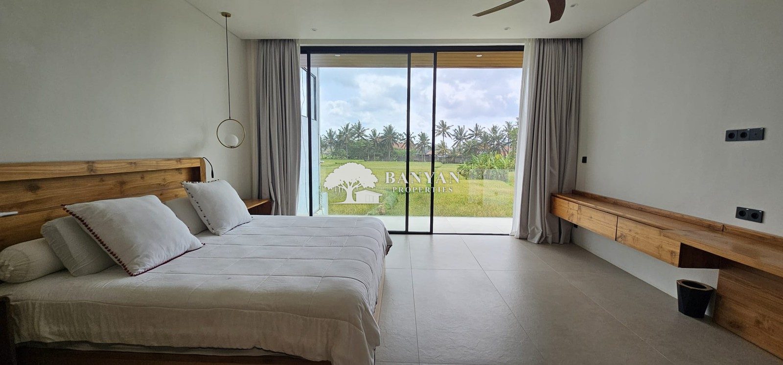 Villa Raptor - New 3 Bedroom Minimalist Luxury Villa in Singakerta — photo 21 of 37