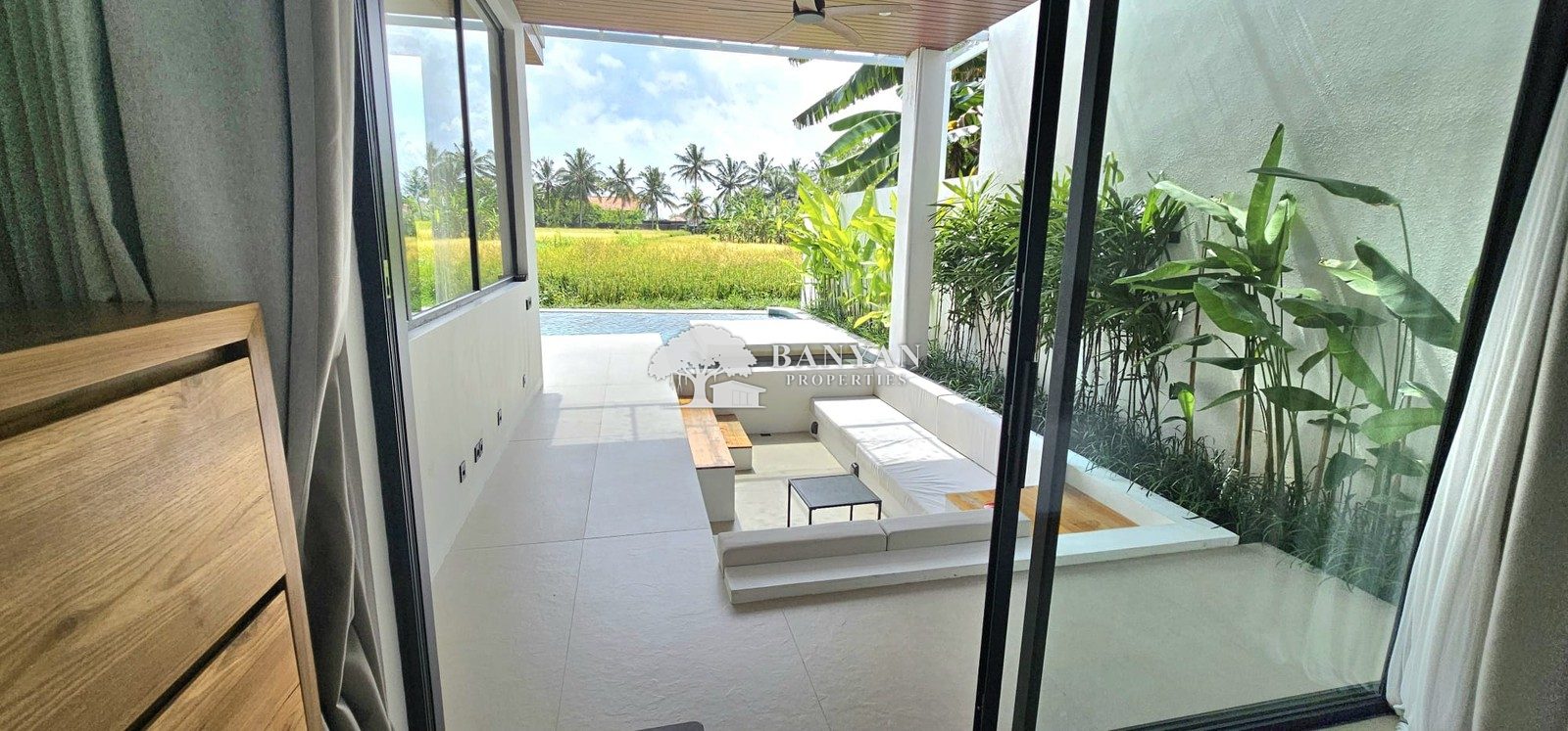 Villa Raptor - New 3 Bedroom Minimalist Luxury Villa in Singakerta — photo 28 of 37