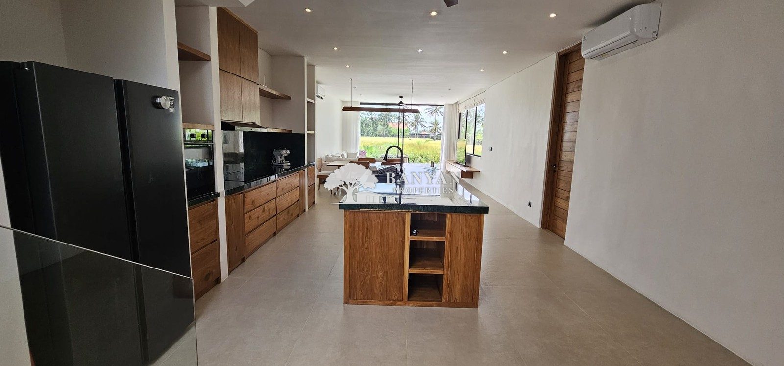 Villa Raptor - New 3 Bedroom Minimalist Luxury Villa in Singakerta — photo 8 of 37