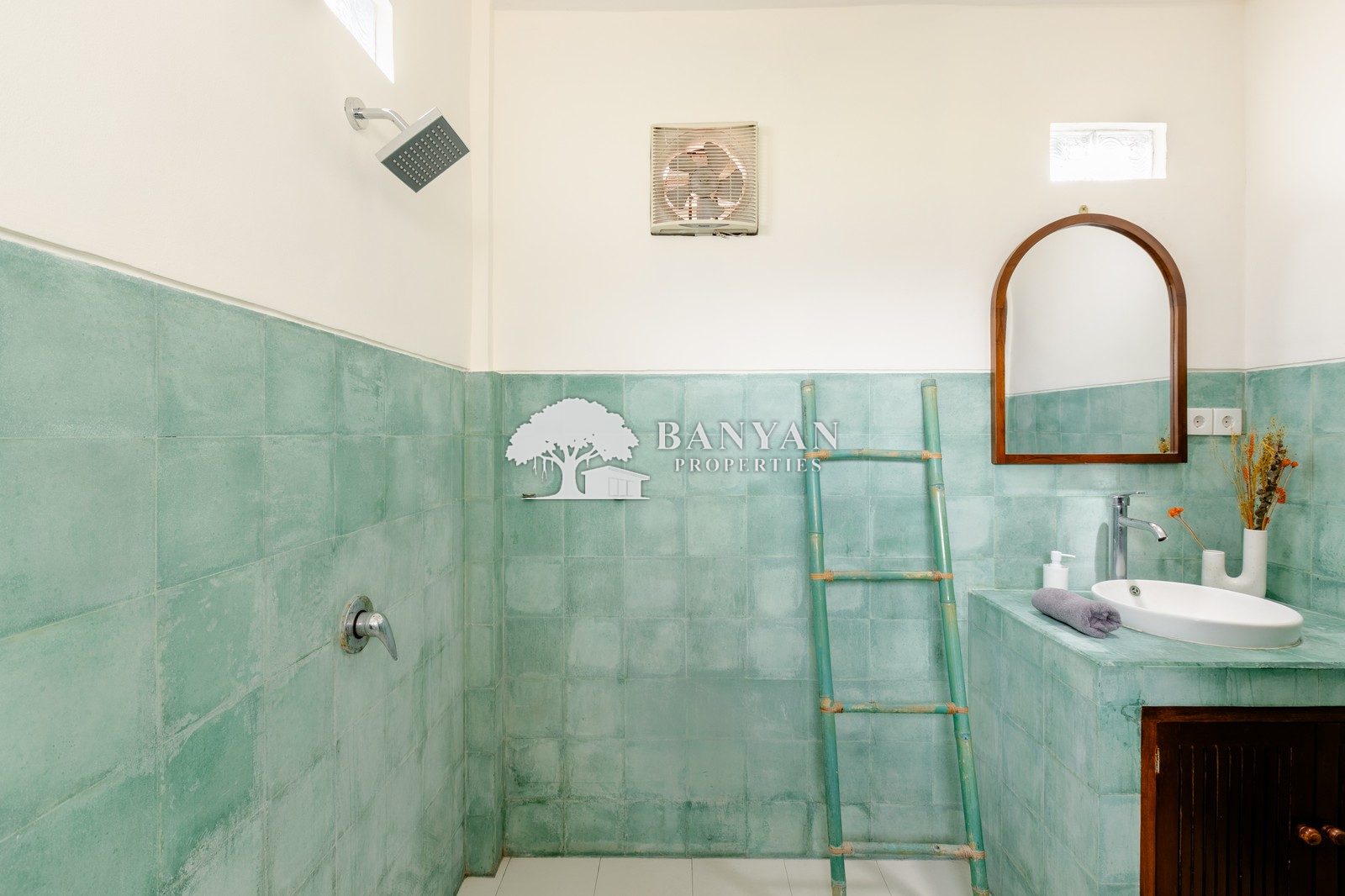 Villa Shanti Graha - Charming 2 Bedroom Villa with Ricefield View in Petulu — photo 19 of 34