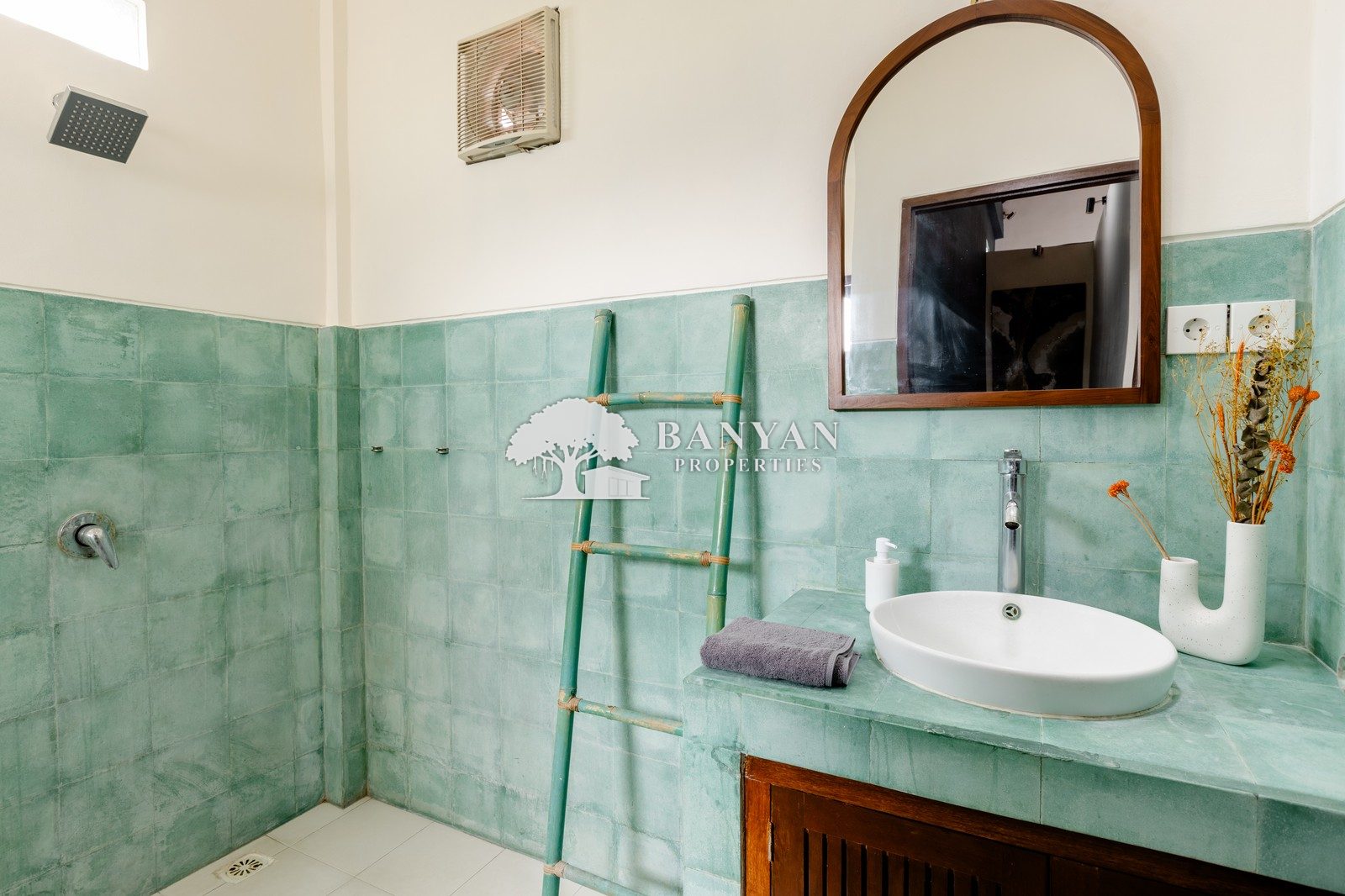 Villa Shanti Graha - Charming 2 Bedroom Villa with Ricefield View in Petulu — photo 20 of 34