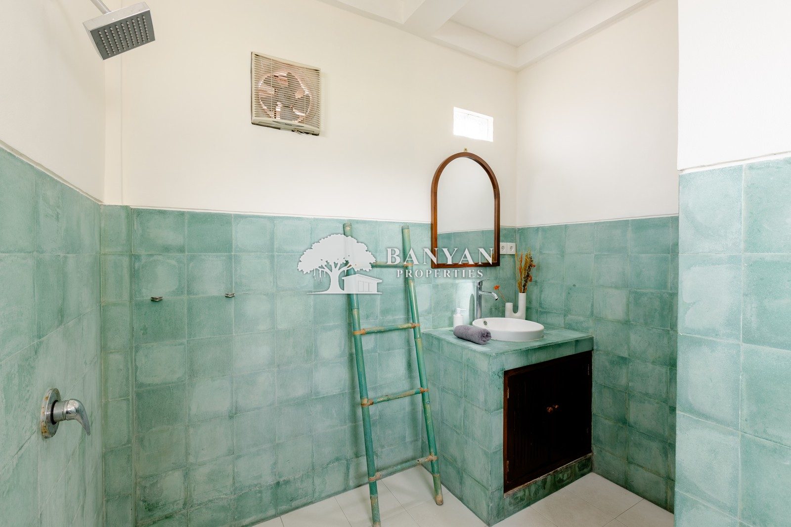 Villa Shanti Graha - Charming 2 Bedroom Villa with Ricefield View in Petulu — photo 21 of 34