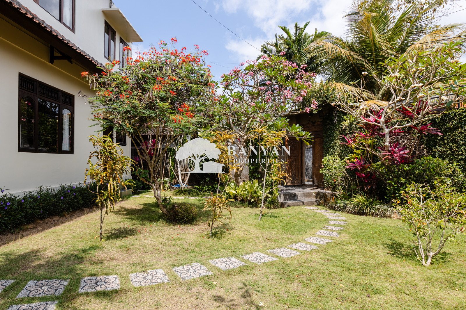 Villa Shanti Graha - Charming 2 Bedroom Villa with Ricefield View in Petulu — photo 31 of 34