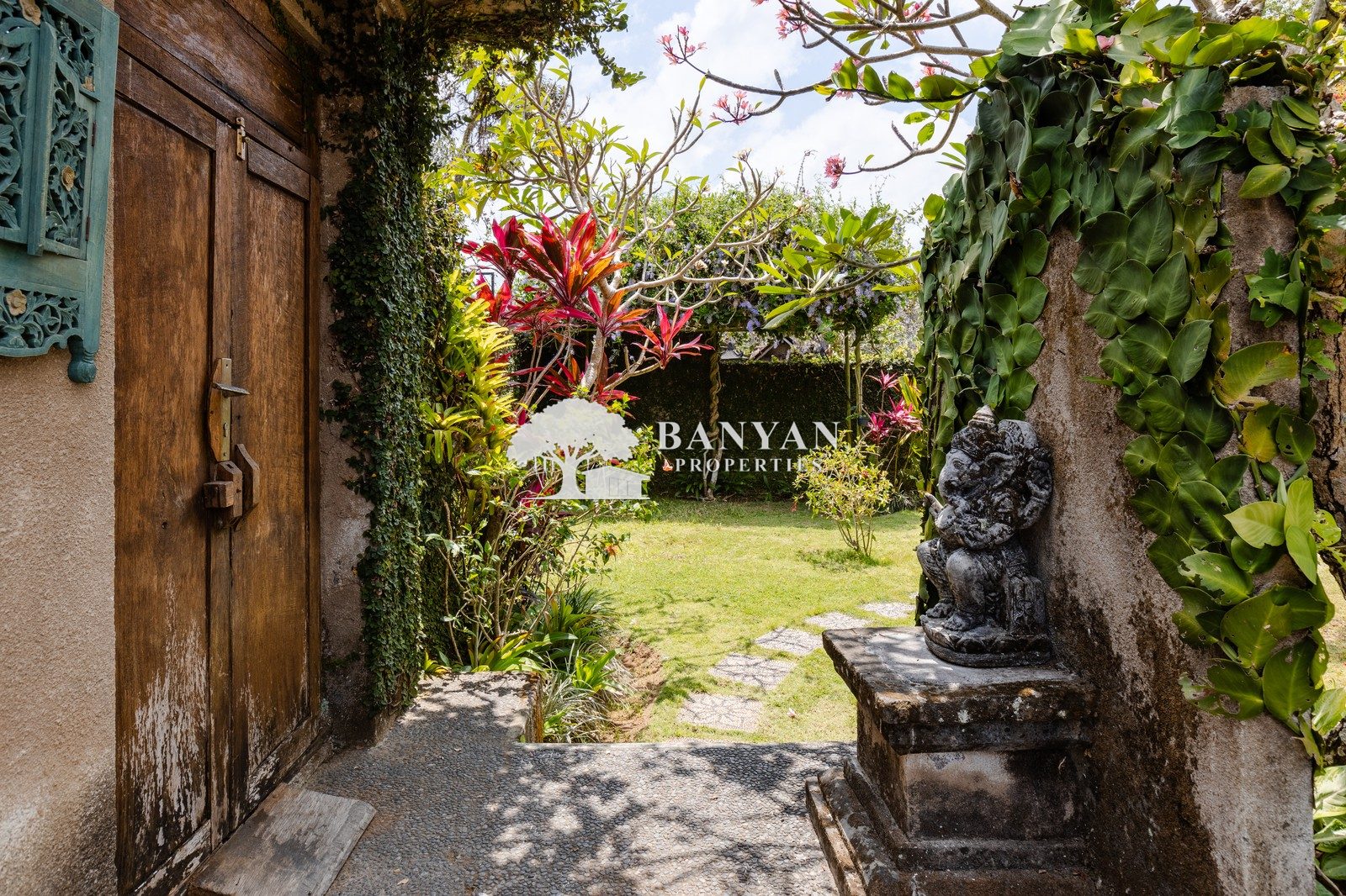 Villa Shanti Graha - Charming 2 Bedroom Villa with Ricefield View in Petulu — photo 33 of 34
