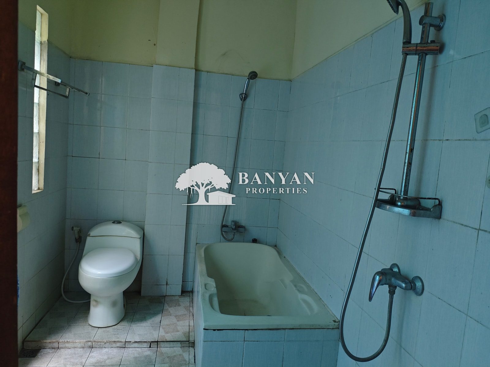 Rare 3-Storey Heritage Cottage for Sale with Jungle Views and Balinese Character — photo 14 of 18