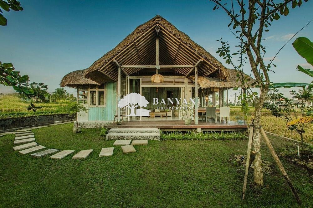 Charming Joglo House with Direct Rice Field Views and Lush Private Garden in Ubud, Bali