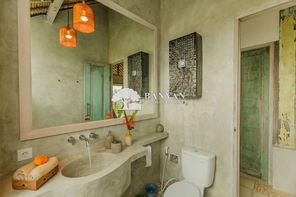 Charming Joglo House with Direct Rice Field Views and Lush Private Garden in Ubud, Bali — photo 10 of 11