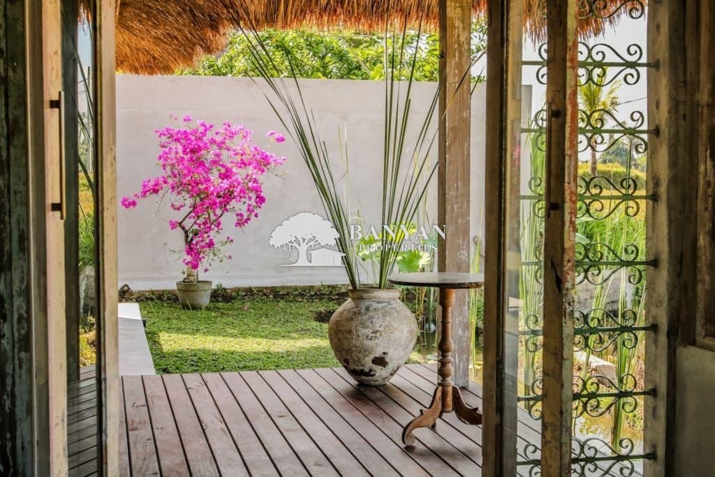 Charming Joglo House with Direct Rice Field Views and Lush Private Garden in Ubud, Bali — photo 11 of 11