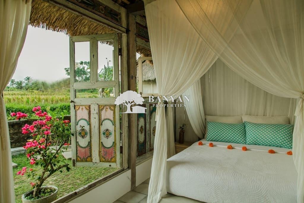 Charming Joglo House with Direct Rice Field Views and Lush Private Garden in Ubud, Bali — photo 4 of 11