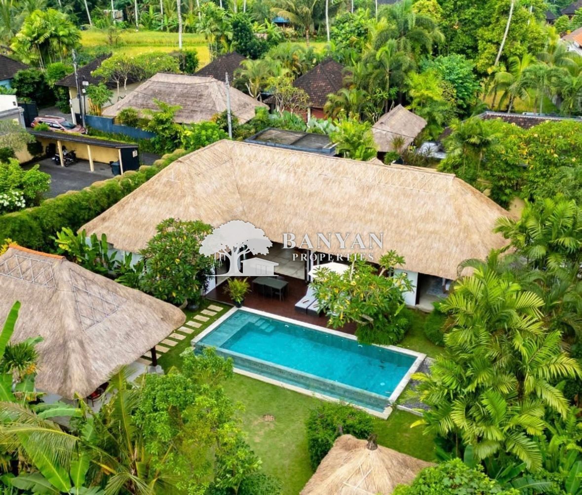 Spacious 3-Bedroom Balinese Villa with Private Pool and Jungle View — Peliatan, Ubud — photo 2 of 7